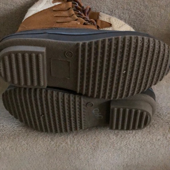 LAST PAIR - NWT Khombu Waterproof Suede Boots - Picture 4 of 4